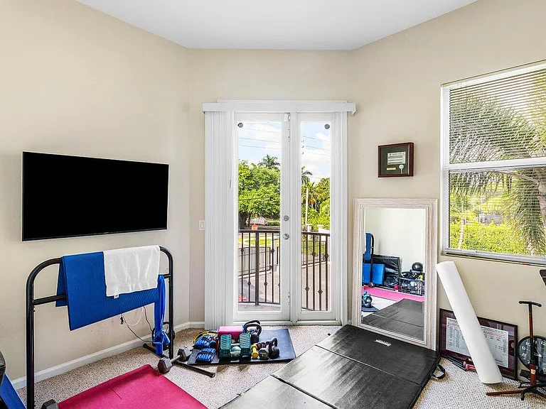1875 Highland Grove Dr — Photo 22
