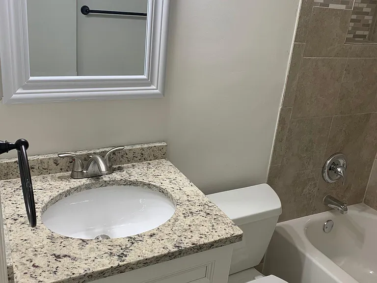 2115 W Kirby St — Photo 5