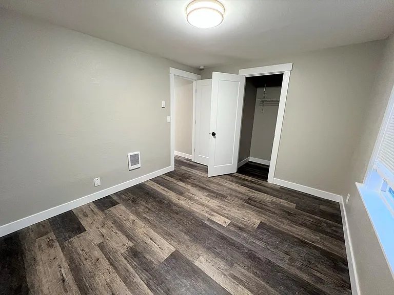 1724 Bloomington Ave — Photo 8