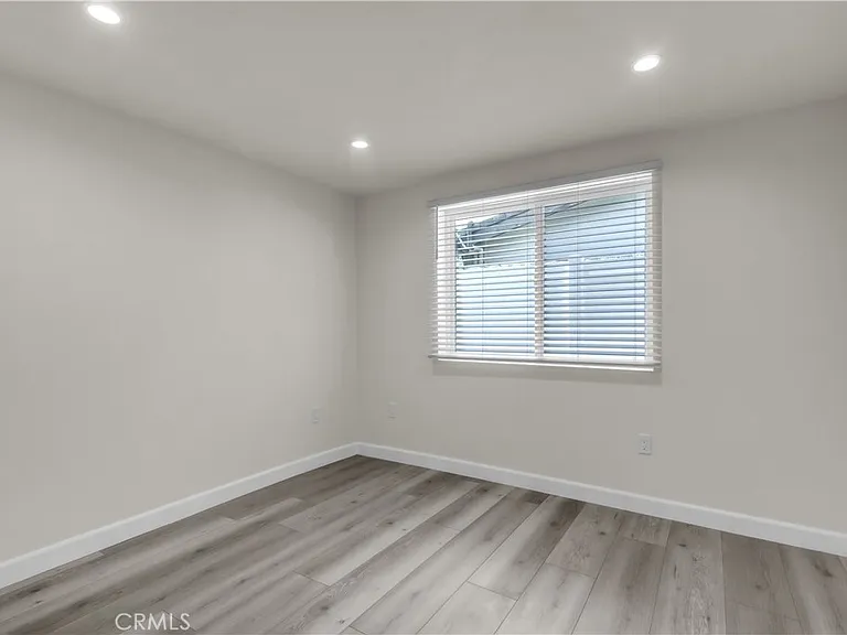 16435 Kingsbury St — Photo 7