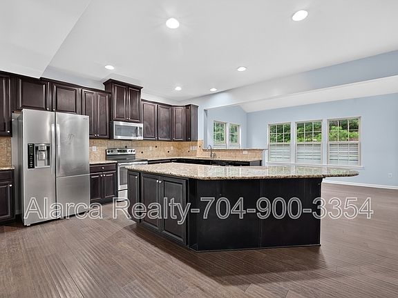 3rd image of 5804 Selkirkshire Rd