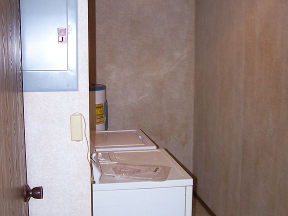 5th image of 8108C Glen Hollow Dr