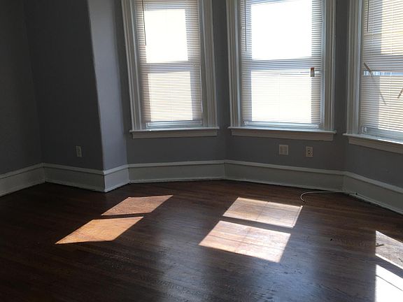4th image of 530 W King St #C6