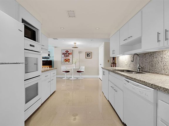 3rd image of 1800 NE 114th St APT 1206