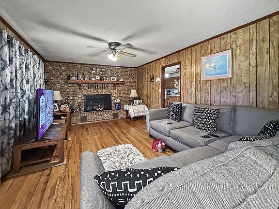 4th image of 146 Knollcrest Dr