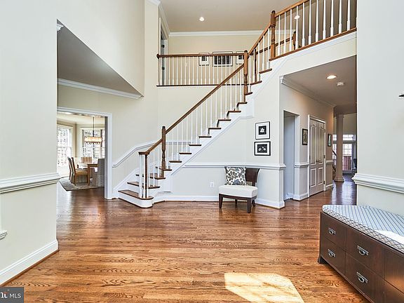 5th image of 270 Golden Woods Ct