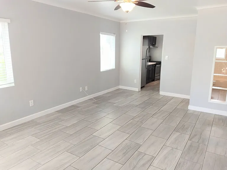 114 E Mariposa St #10 — Photo 9
