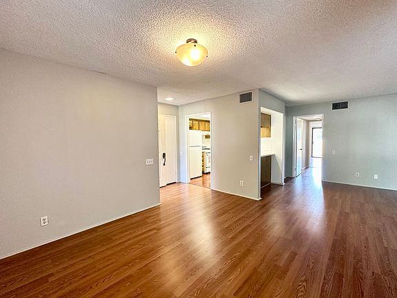 4th image of 1631 S Cerritos Dr