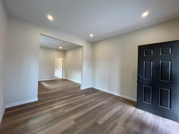 3006 9th St #3008, Riverside, CA 92507