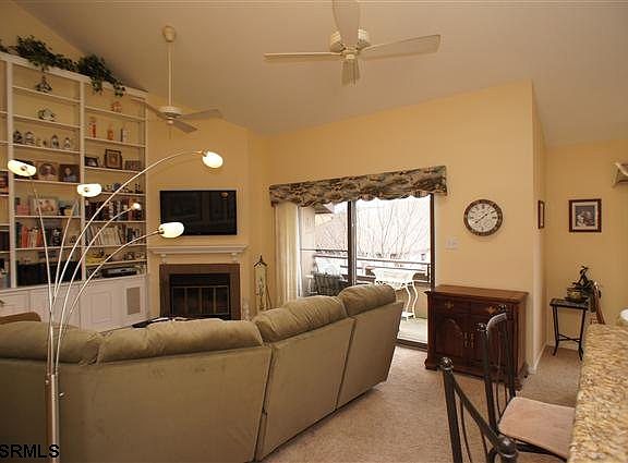3rd image of 111 Breton Ct