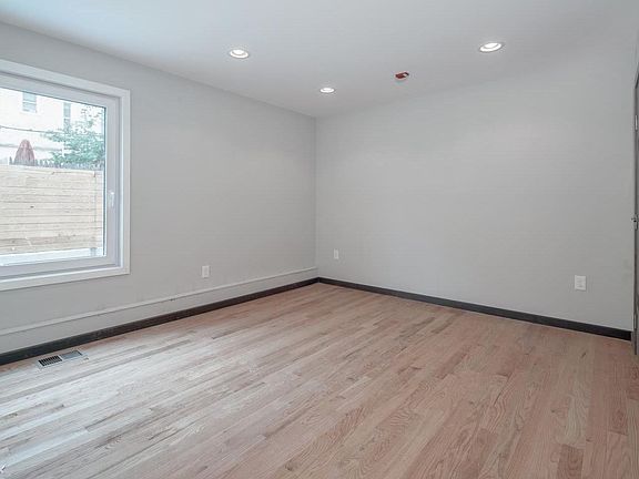 3rd image of 2537 Montrose St #A