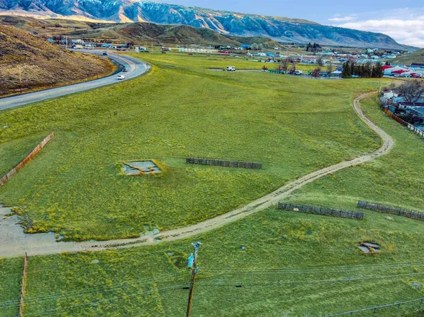 Paradise Dr, Casper, WY 82604