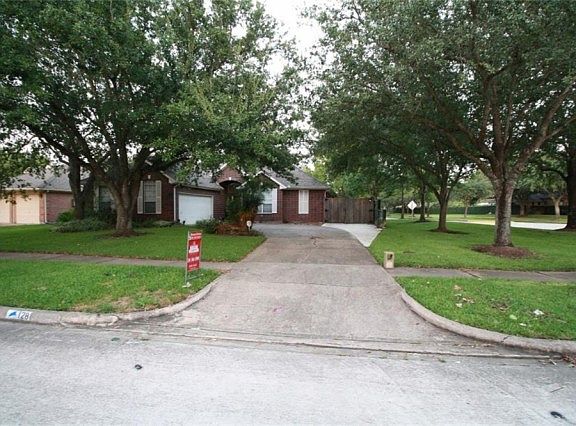 2nd image of 128 Crimson Bay Dr