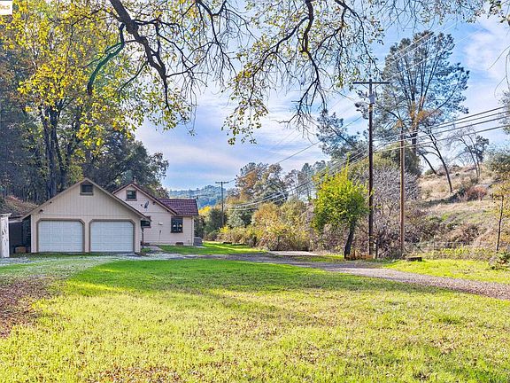 2nd image of 15895 Morris Rd