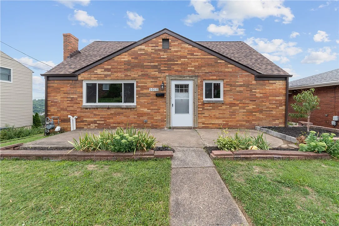 1015 Pleasant Ave photo 1