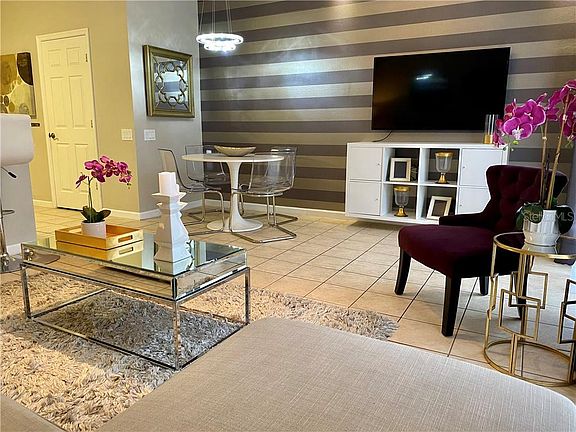 4th image of 2385 Silver Palm Dr