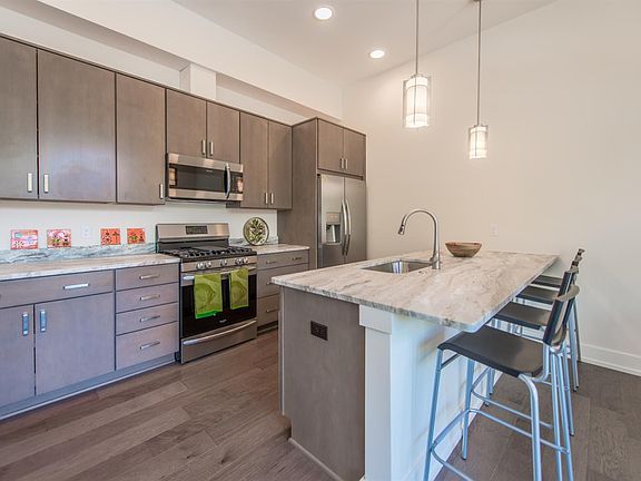 4th image of 410 N 1st St #106
