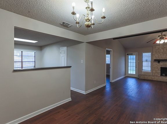 3rd image of 5850 Les Harrison Dr