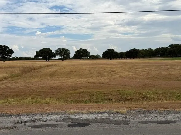 163 Nocona Dr, Nocona, TX 76255