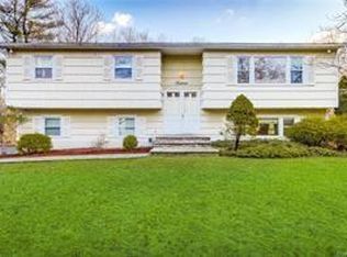 14 Kingston Dr, Spring Valley, NY 10977