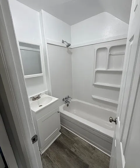 1826 Vanzee St #2 — Photo 4