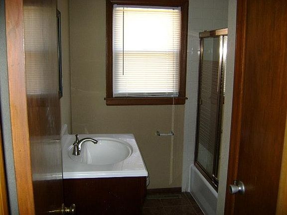 5th image of 5912 Farley Ave
