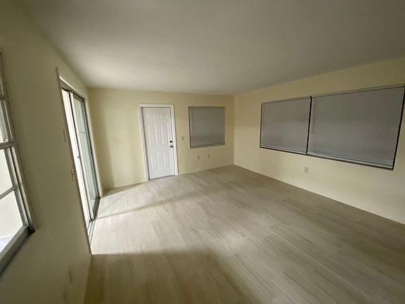 4th image of 2385 Poinsettia Dr