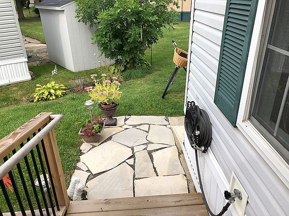 4th image of 33 Village Dr