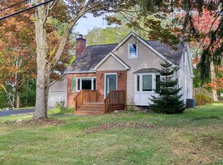 48 Hobby Ln, Orchard Park, NY 14127