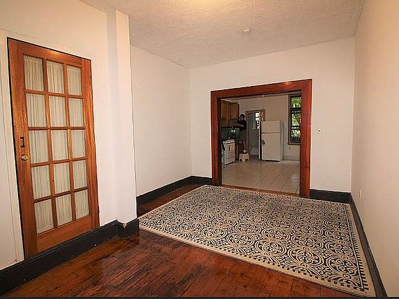2nd image of 503 Henry St APT 1R