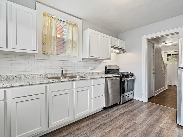 139 Sumner Ave — Photo 13