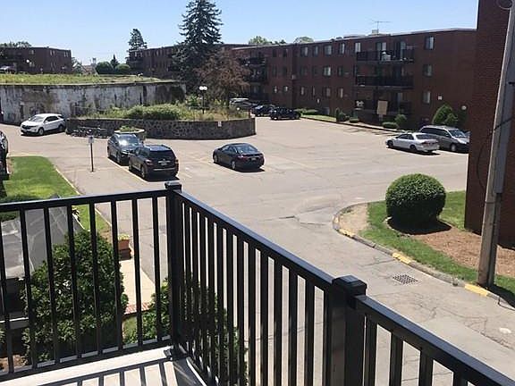 5th image of 900 Governors Dr APT 28