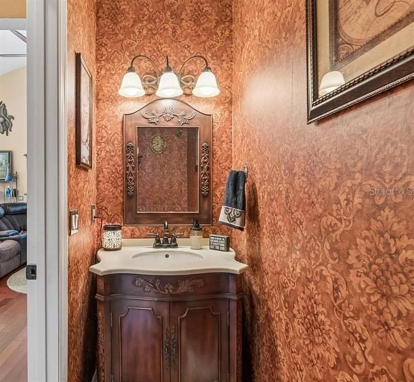 4 bed, 2.5 bath, 2261 sqft, $2,595 — Photo 4