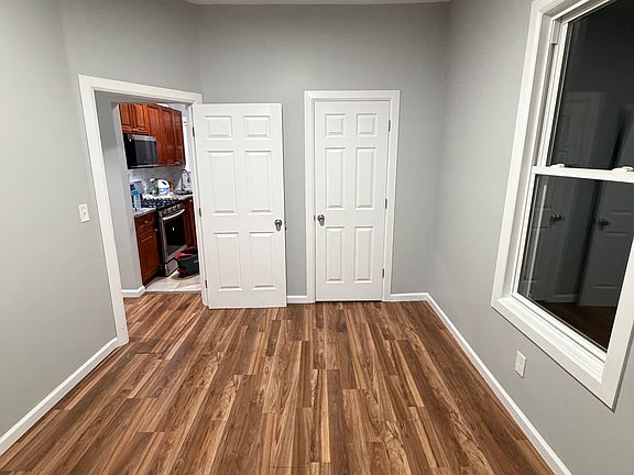 4th image of 230 No Maple Ave #2