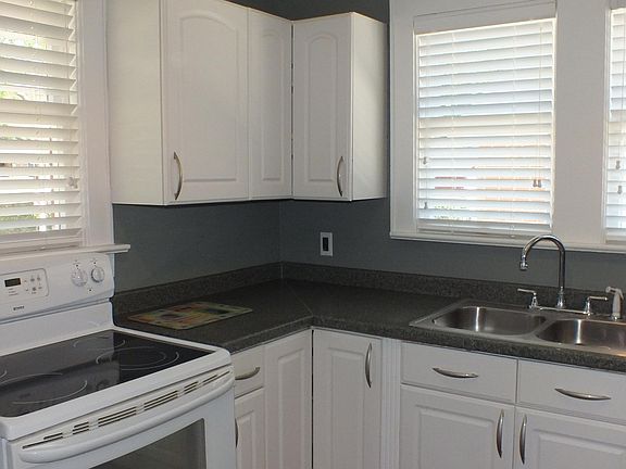 5th image of 2327 Oak St
