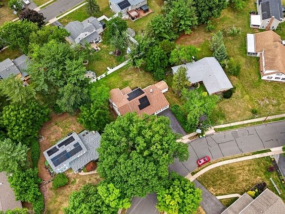 3rd image of 6 Concord Dr