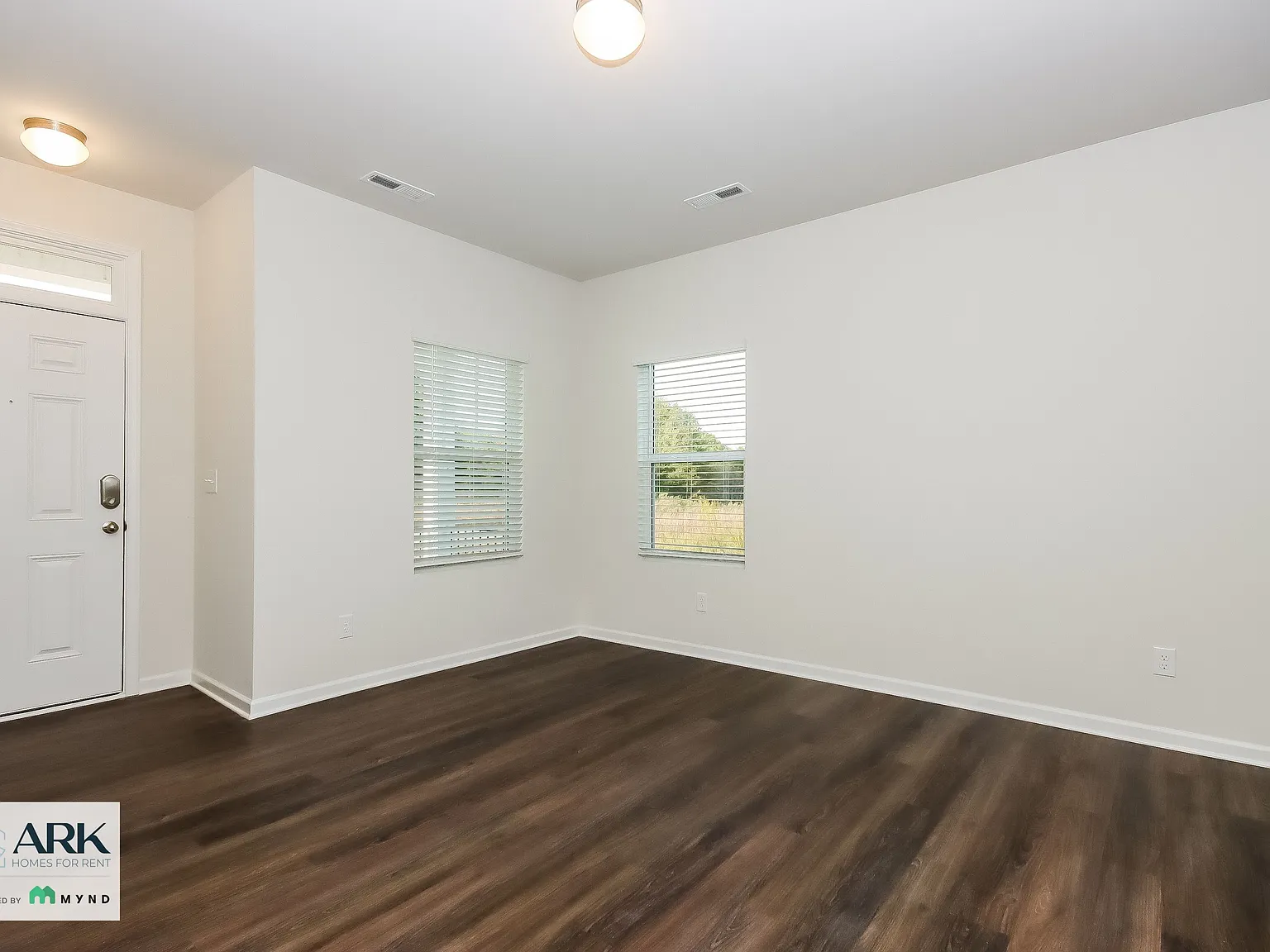 4 bed, 2.5 bath, 1738 sqft, $2,114 — Photo 2