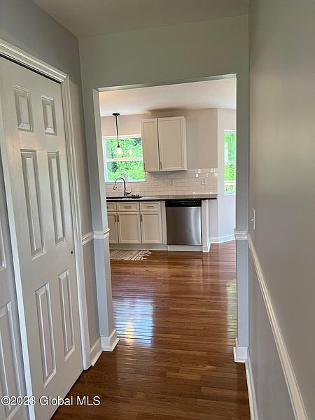 4th image of 8 Sprucewood Court