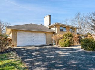 5689 N Rogers Ave, Chicago, IL 60646
