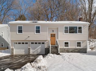 10 Erin Ct, Norwalk, CT 06854