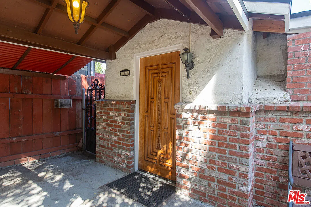 3 bed, 2.0 bath, 1696 sqft, $4,200 — Photo 2