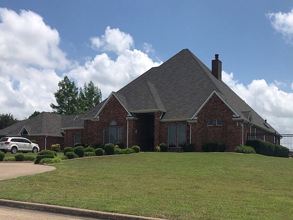 2nd image of 209 Carriage Hill Ln