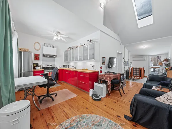 138 Arthur St N, Guelph, ON N1E 4V2