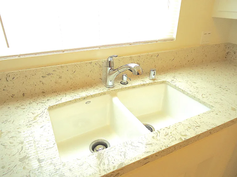 8840 Huntington Dr #5 — Photo 6