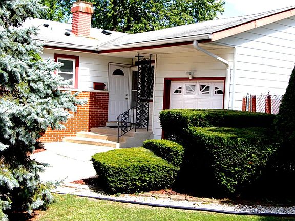 2nd image of 8813 W 92nd St