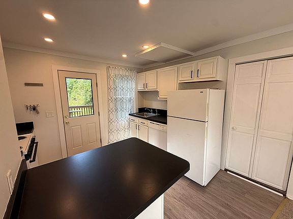 5th image of 380 N Granby Rd #3