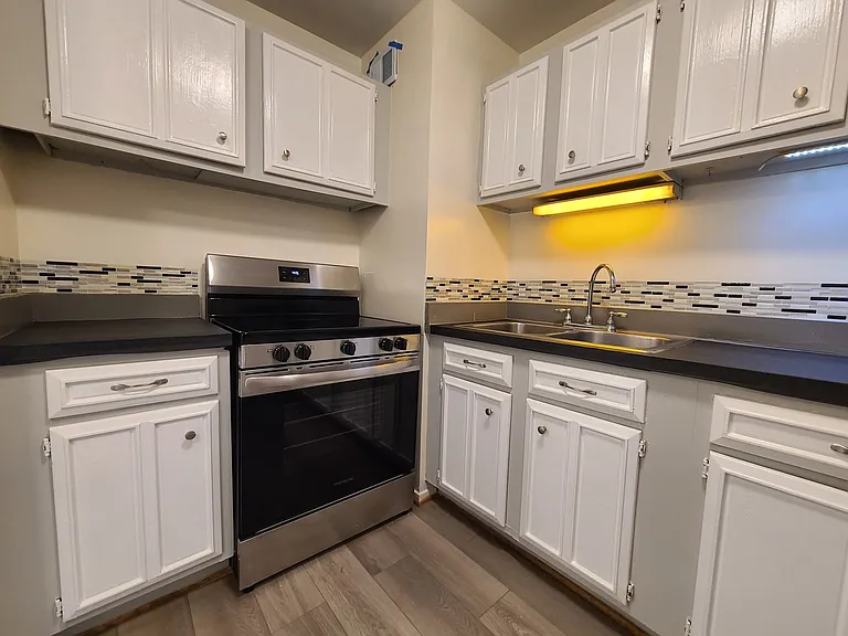 4343 N Clarendon Ave #1012 — Photo 6