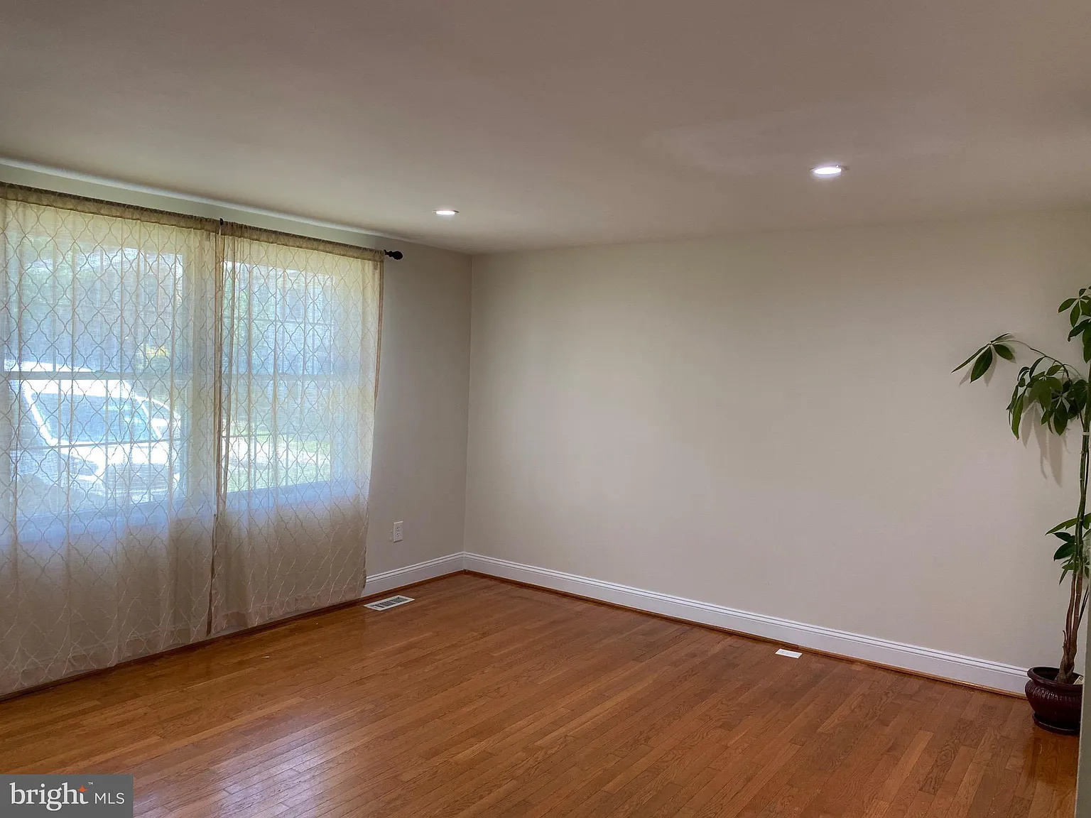 3 bed, 3.0 bath, 1460 sqft, $3,000 — Photo 4