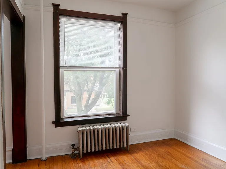 1945-1955 W Montrose Ave #4354-4356 — Photo 18