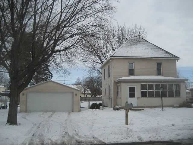 1st image of 241 Willow St S